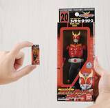 「懐かしの“箱入りソフビ”が手のひらサイズに「仮面ライダー ソフビパッケージチャーム＆チョコスナック」発売」の画像1