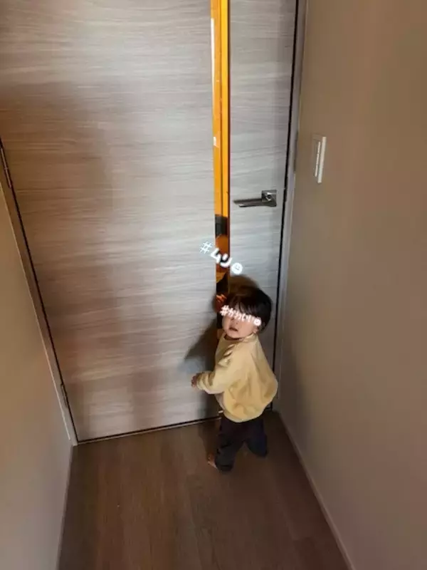 小窓越しにしか会えない父と娘　家の一角で生まれたドラマチックな一幕