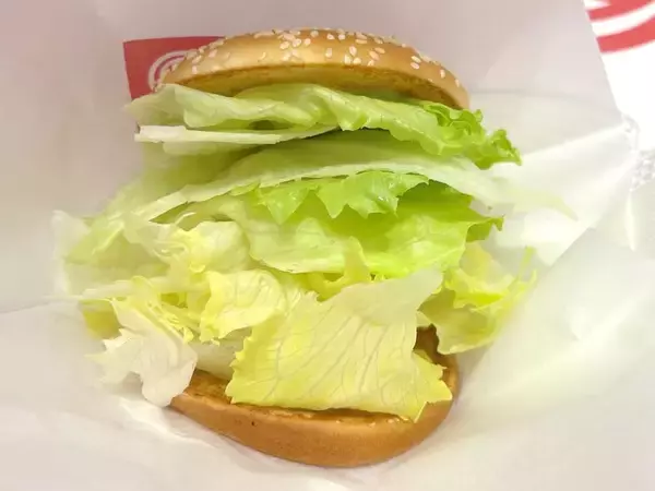 「一口目、レタスしか来ない　ドムドム「ほぼレタスバーガー」がとっても緑」の画像