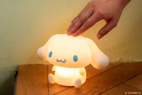 「宝島社より「シナモロール 20th お部屋ライトBOOK」が発売　お部屋ライトシリーズ初のサンリオキャラクター」の画像