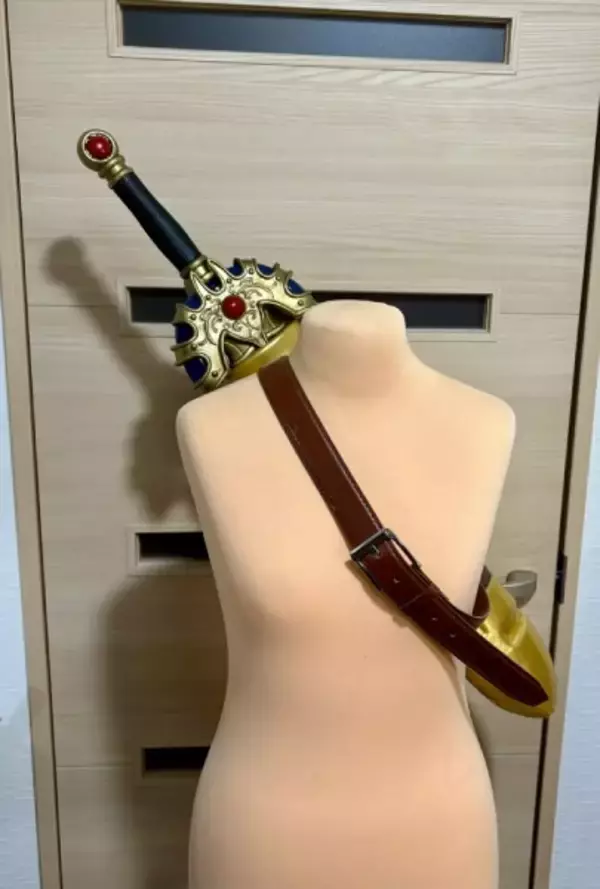 「ドラクエ好きの甥っ子へ　造形作家が贈った本気の「ロトの剣」」の画像