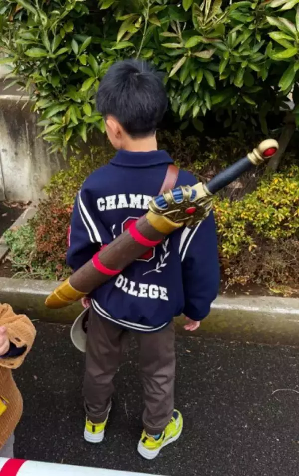 「ドラクエ好きの甥っ子へ　造形作家が贈った本気の「ロトの剣」」の画像