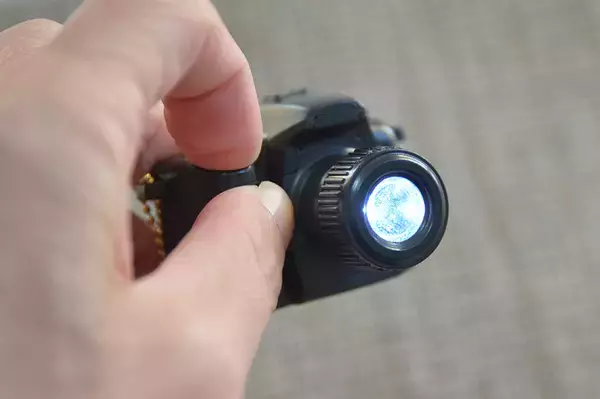 「リアルと評判のカプセルトイ「フラッシュライティングカメラ」が再販　購入してチェックしてみたゾ」の画像