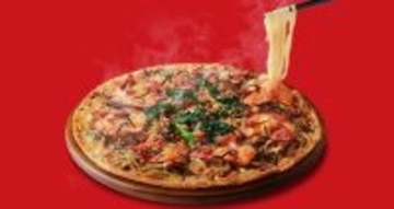 ピザハットに「横浜家系ラーメンピザ」、吉村家の会長自ら監修