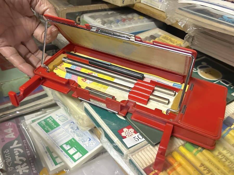 文具店の中は時空の狭間！東京・蒲田、人情味あふれる店主が案内するディープな昭和