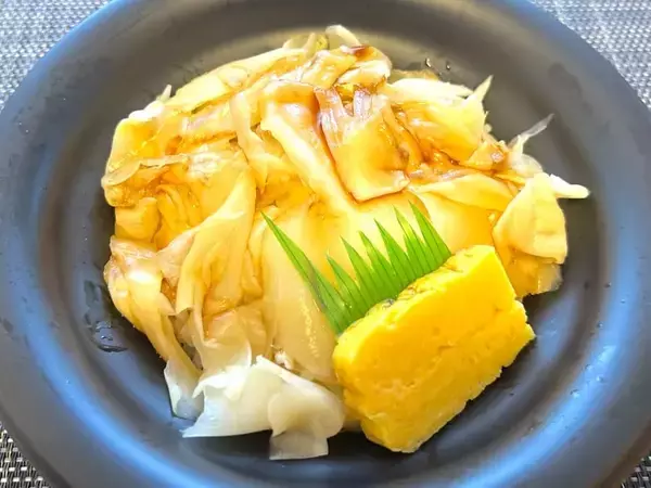「キャラメルおにぎりにガリだけ丼……ドンキの偏愛メシ最新作が今回も狂ってた」の画像