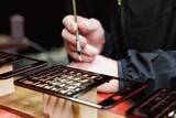 「カシオ、1台約10万円の漆塗り電卓を発売　世界限定650台」の画像3