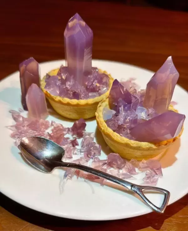 「食べられる鉱物」誕生　透明感までも再現した甘くて美しいアメシスト