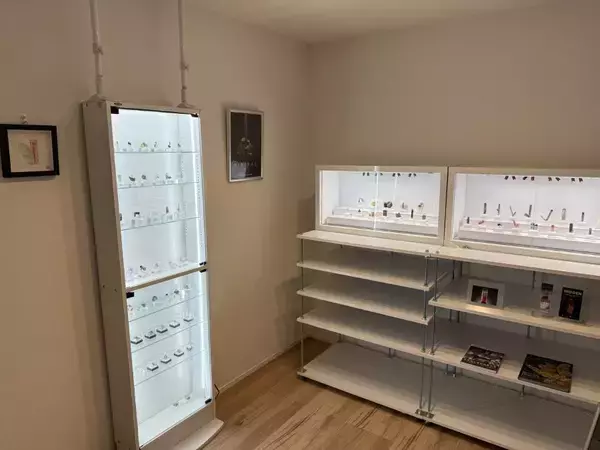 「「食べられる鉱物」誕生　透明感までも再現した甘くて美しいアメシスト」の画像