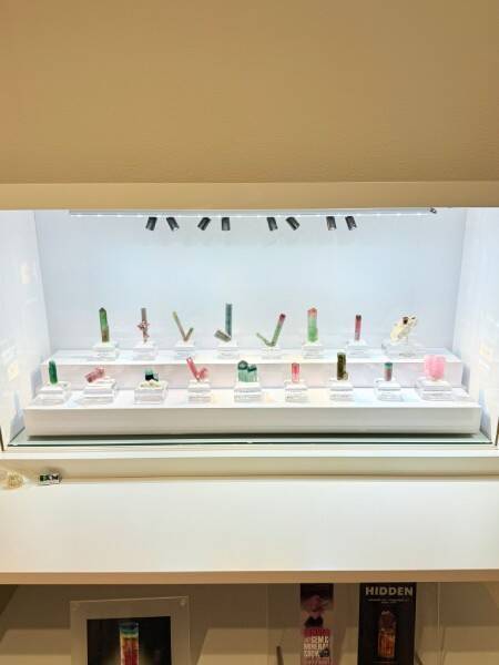 「食べられる鉱物」誕生　透明感までも再現した甘くて美しいアメシスト