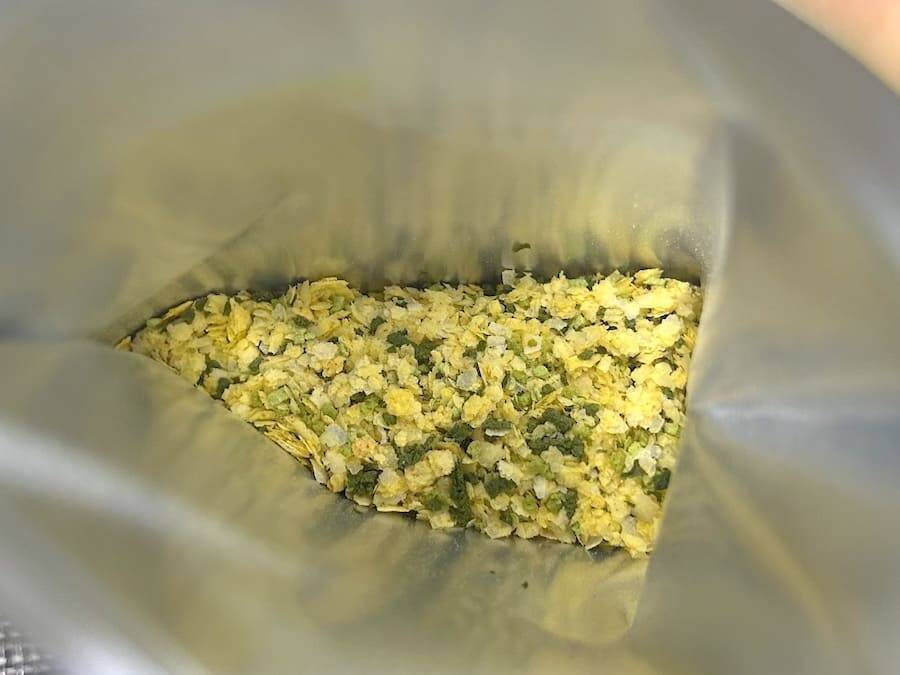 「のり塩」「カラムーチョ」ふりかけを実食→スナック感覚かと思いきや予想外に“ご飯泥棒”だった