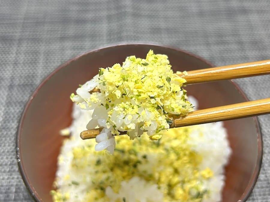 「のり塩」「カラムーチョ」ふりかけを実食→スナック感覚かと思いきや予想外に“ご飯泥棒”だった