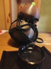 「無いなら作る」の精神　現代武者の悩みを解決する「瓢箪型ペットボトルホルダー」が商品化されるまで