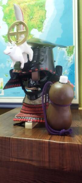 「無いなら作る」の精神　現代武者の悩みを解決する「瓢箪型ペットボトルホルダー」が商品化されるまで