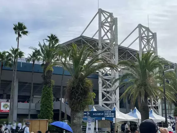 「今年で発足30周年のJリーグ　出不精の筆者がスタジアムでの生観戦にハマった訳」の画像