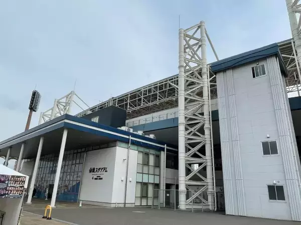 「今年で発足30周年のJリーグ　出不精の筆者がスタジアムでの生観戦にハマった訳」の画像