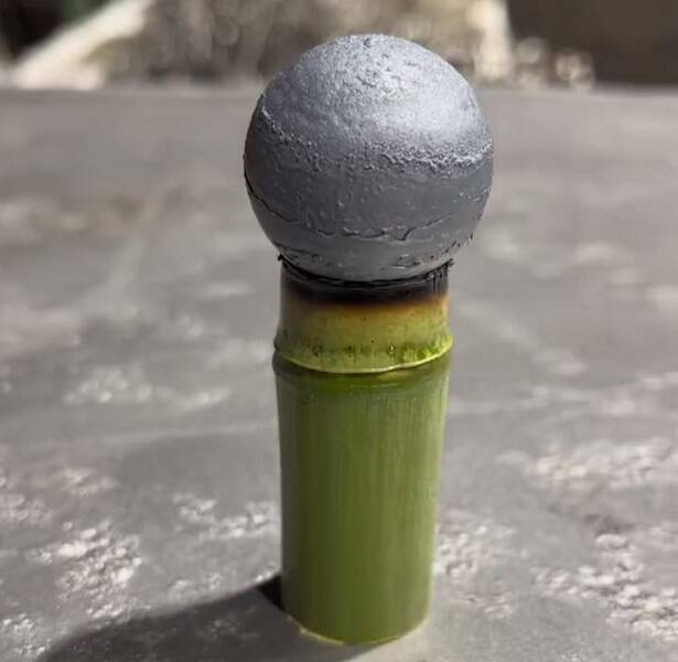 「○○に1000度の鉄球入れてみた」　大阪の町工場がユニークな実験動画を投稿