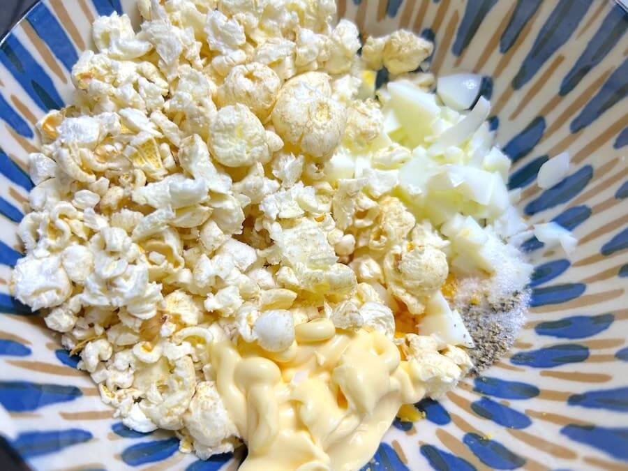 たまごサンドにポップコーンを混ぜるだと……？　マイクポップコーン公式レシピを試したら予想以上にアリだった