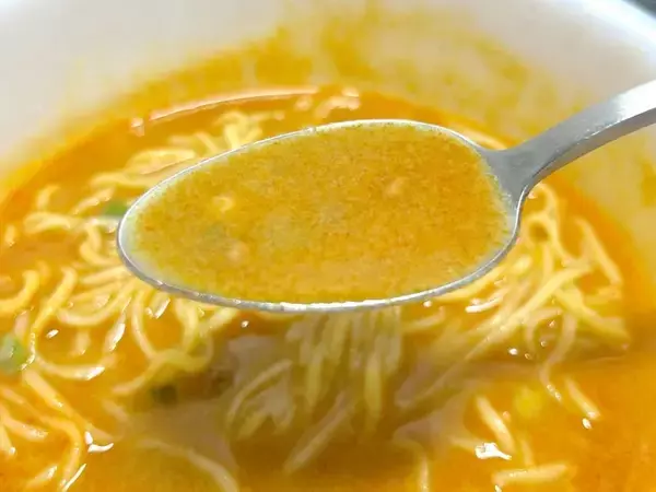 「ミスドの「四川担々麺」を家で！売り切れが続出したカップ麺、新作を実食！」の画像