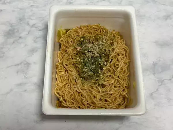 「鳥羽周作シェフおすすめの「ペヤング」アレンジを実践　溶き卵につけるだけで劇的変化が！？」の画像