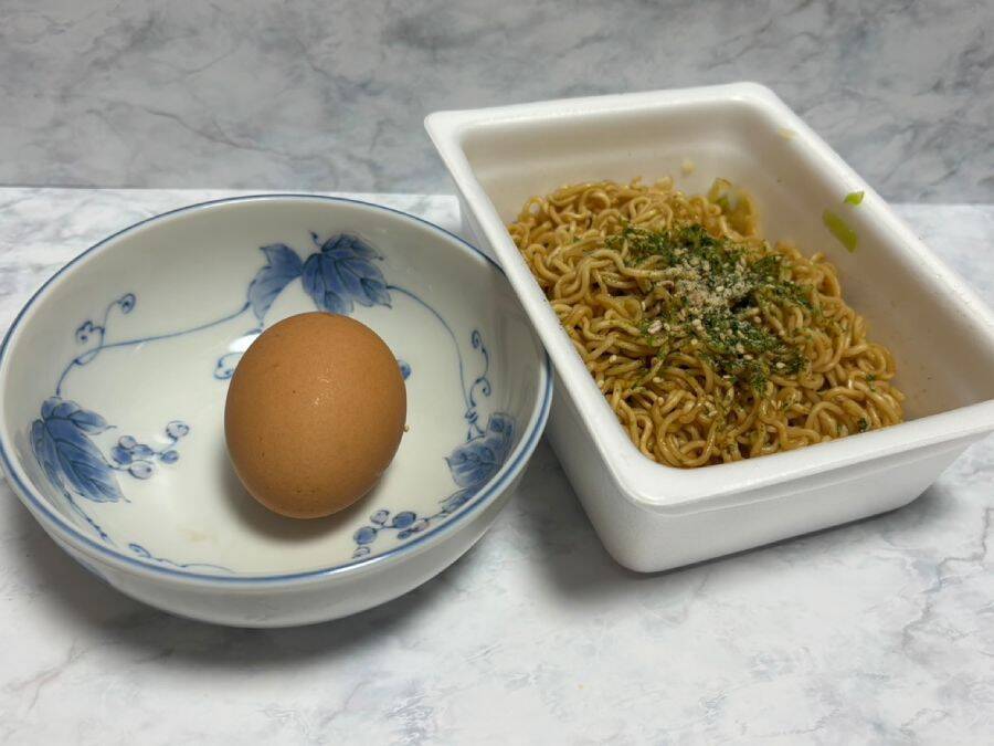 鳥羽周作シェフおすすめの「ペヤング」アレンジを実践　溶き卵につけるだけで劇的変化が！？