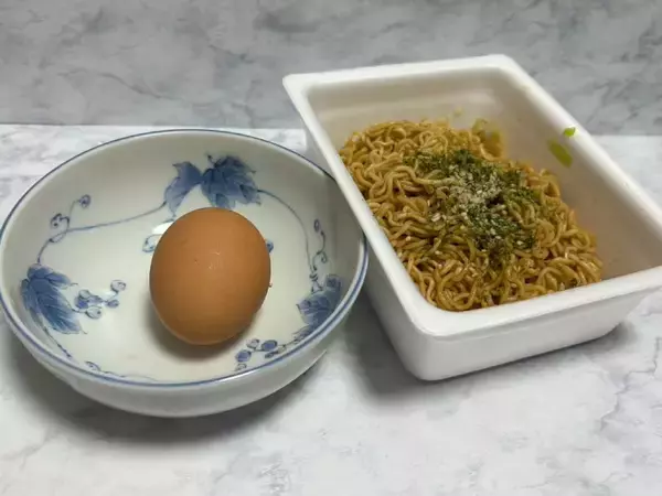 「鳥羽周作シェフおすすめの「ペヤング」アレンジを実践　溶き卵につけるだけで劇的変化が！？」の画像