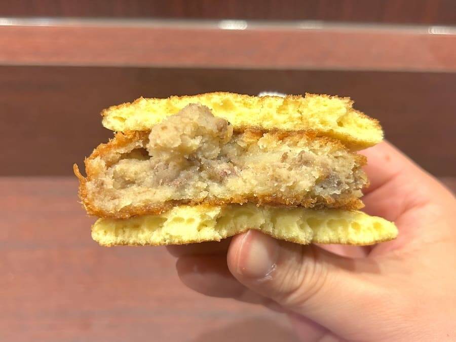 どら焼きにコロッケを挟む時代　話題の「どらコロ」を食べてみた