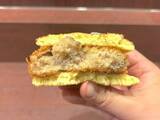 「どら焼きにコロッケを挟む時代　話題の「どらコロ」を食べてみた」の画像7