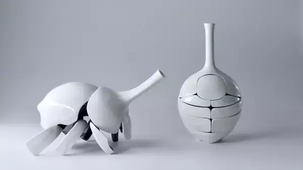 一輪挿しがカブトムシに変形する陶芸作品　可動構造に込められた1年の試行錯誤