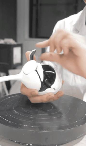 一輪挿しがカブトムシに変形する陶芸作品　可動構造に込められた1年の試行錯誤