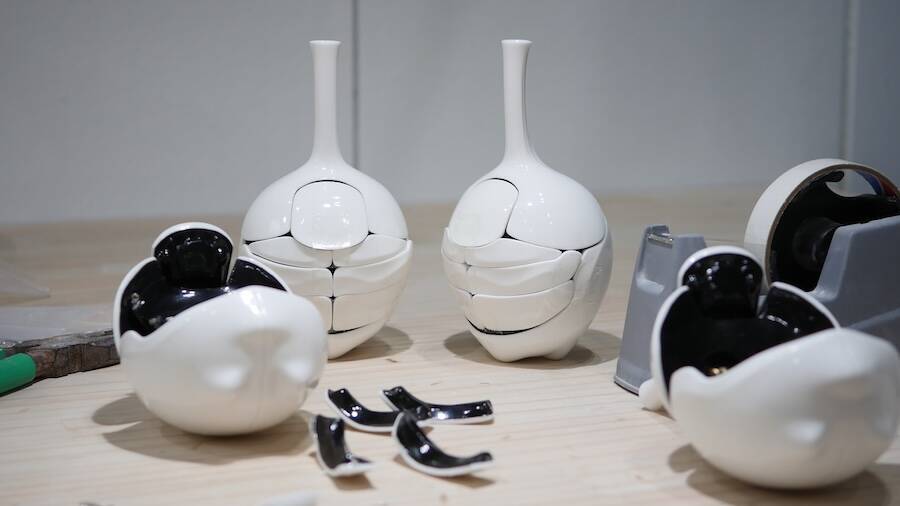 一輪挿しがカブトムシに変形する陶芸作品　可動構造に込められた1年の試行錯誤