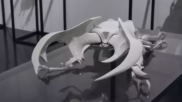 「一輪挿しがカブトムシに変形する陶芸作品　可動構造に込められた1年の試行錯誤」の画像