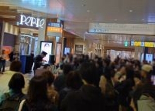 千葉駅を沸かせた「駅員DJツヨシ」　驚きの経歴と胸アツな開催経緯