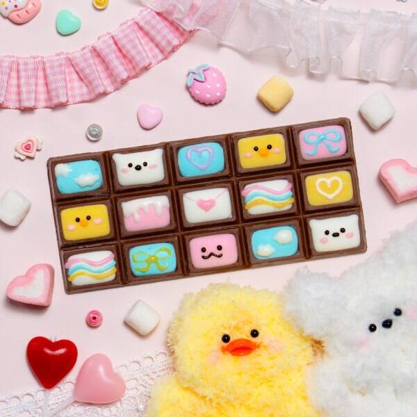 明治のバレンタイン企画が始動　「サンリオ」チョコ型＆「セーラームーン」描き下ろしパッケージ登場