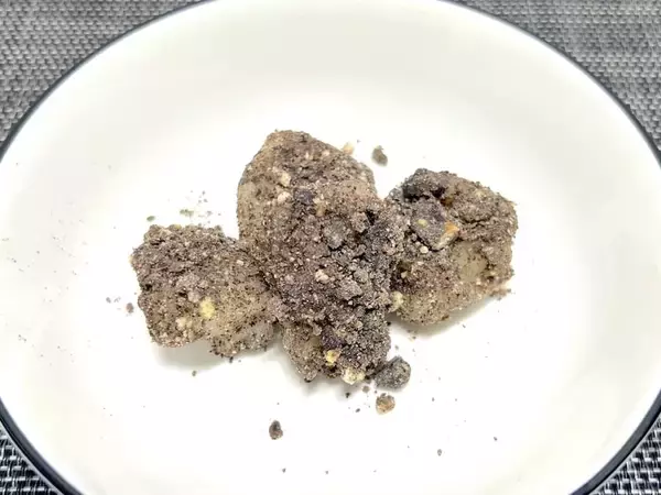 「これは反則級　公式の餅アレンジ「ブラックサンダー餅」がうますぎた」の画像