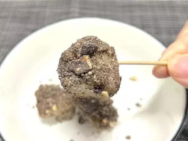 「これは反則級　公式の餅アレンジ「ブラックサンダー餅」がうますぎた」の画像