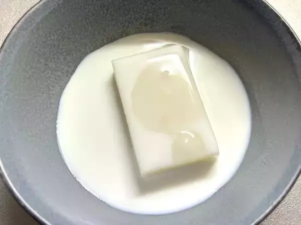 「これは反則級　公式の餅アレンジ「ブラックサンダー餅」がうますぎた」の画像