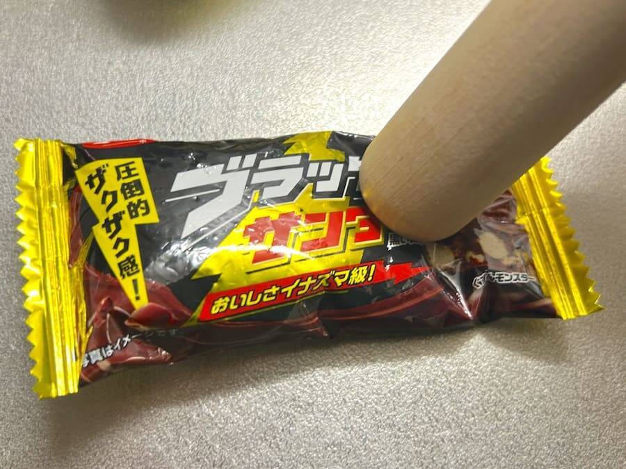 これは反則級　公式の餅アレンジ「ブラックサンダー餅」がうますぎた