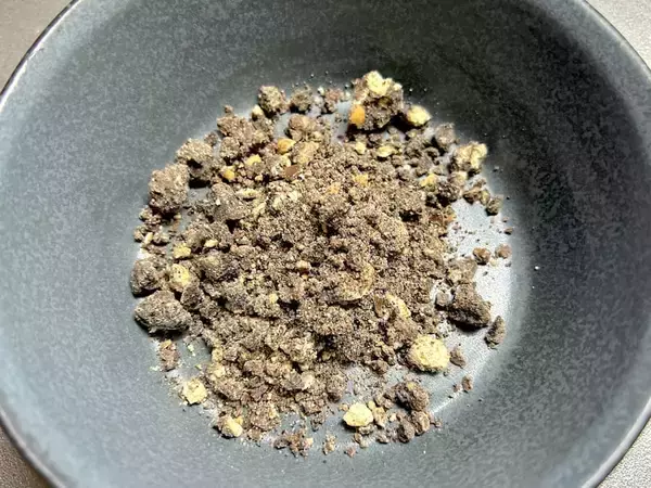 「これは反則級　公式の餅アレンジ「ブラックサンダー餅」がうますぎた」の画像