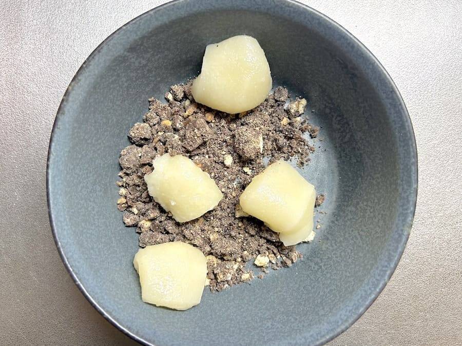 これは反則級　公式の餅アレンジ「ブラックサンダー餅」がうますぎた