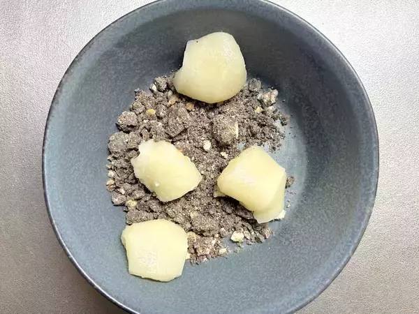 「これは反則級　公式の餅アレンジ「ブラックサンダー餅」がうますぎた」の画像