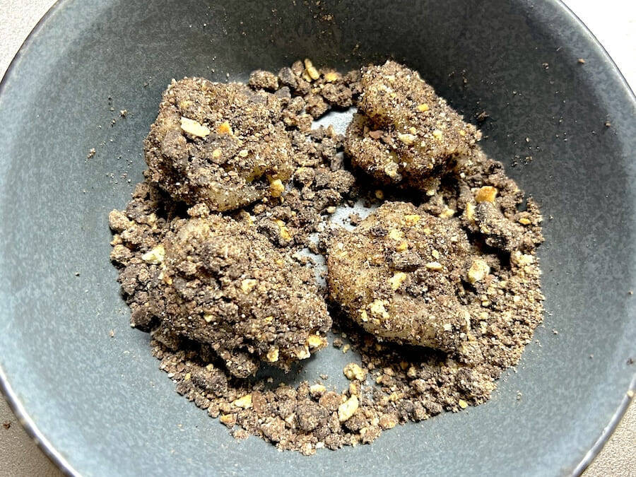 これは反則級　公式の餅アレンジ「ブラックサンダー餅」がうますぎた