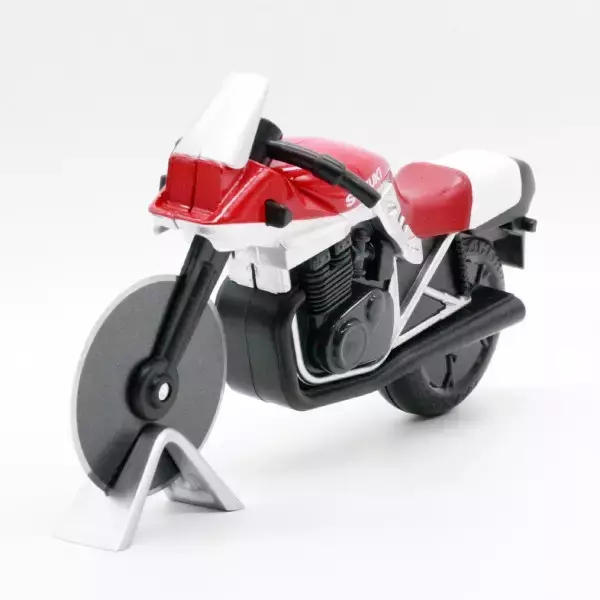 「SUZUKI「KATANA」型ピザカッターに1000個限定の新色レッド登場　通販サイトで予約開始」の画像