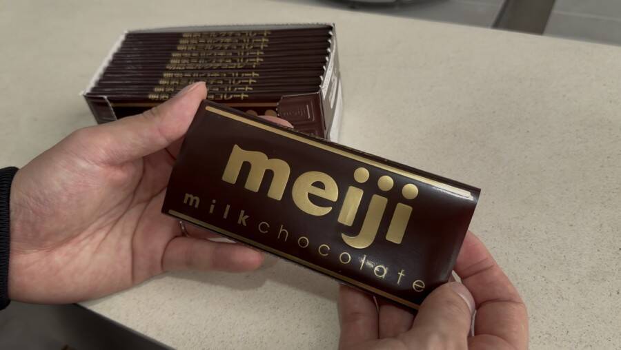 明治「お菓子でつくるシリーズ」が“超人気クリエイター”と公式コラボ　第3弾は総重量200kg超