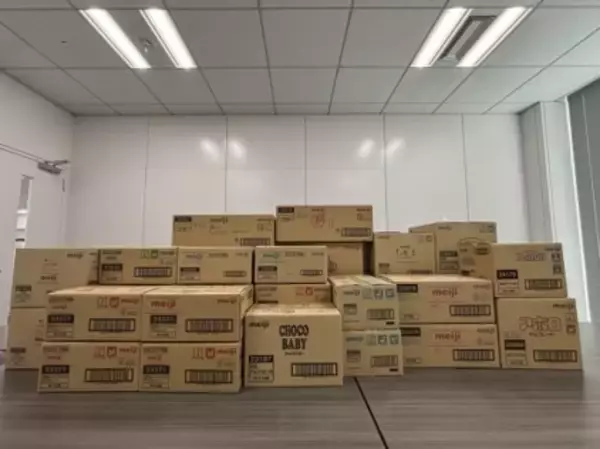 「明治「お菓子でつくるシリーズ」が“超人気クリエイター”と公式コラボ　第3弾は総重量200kg超」の画像