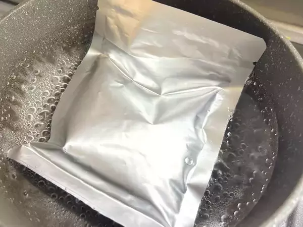 「秋田で発見「熊肉カレー」を食べてみた！熊肉＝臭いのイメージは覆るか」の画像