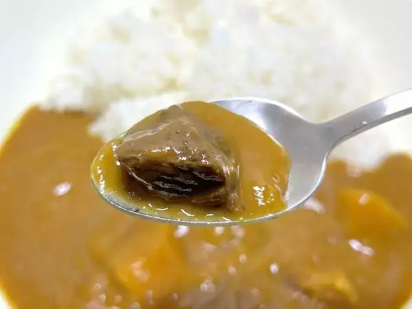 「秋田で発見「熊肉カレー」を食べてみた！熊肉＝臭いのイメージは覆るか」の画像