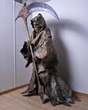 「この死神、実はダンボールです　全高160cmの大型アートが夢に出てきそう」の画像4