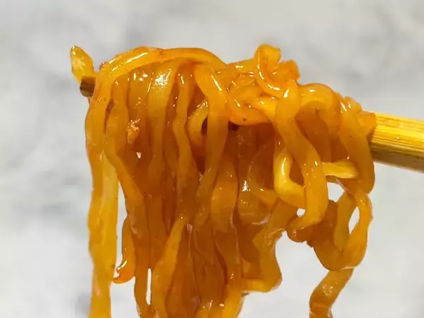 「辛さレベル「1」を信じていいのか？「スワイシーブルダック炒め麺」を食べてみた」の画像