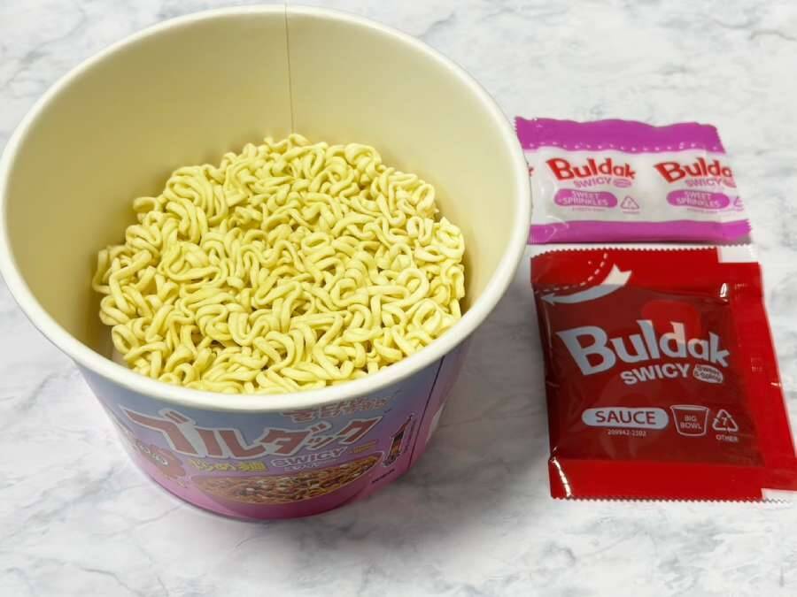 辛さレベル「1」を信じていいのか？「スワイシーブルダック炒め麺」を食べてみた
